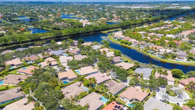 3852 Oak Ridge Cir, Weston, FL 33331