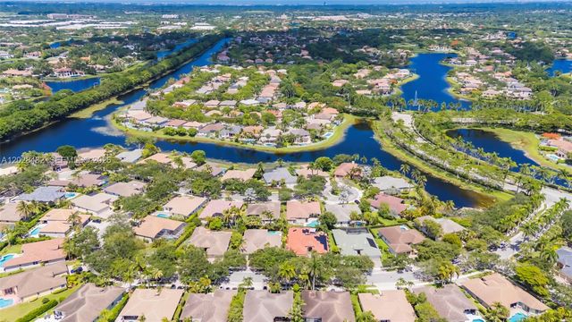 3852 Oak Ridge Cir, Weston, FL 33331