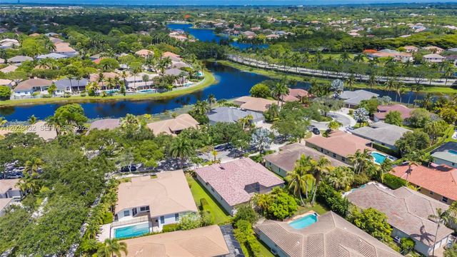 3852 Oak Ridge Cir, Weston, FL 33331