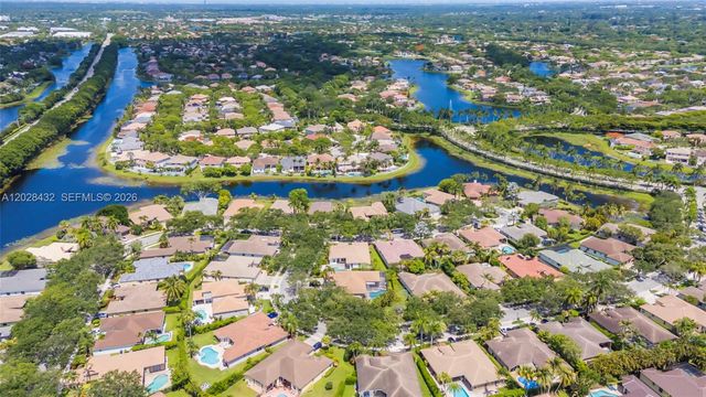 3852 Oak Ridge Cir, Weston, FL 33331