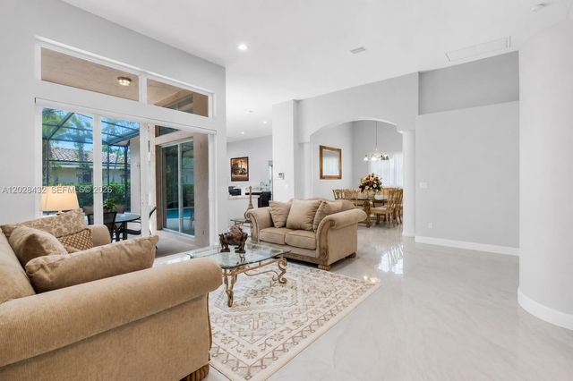 3852 Oak Ridge Cir, Weston, FL 33331