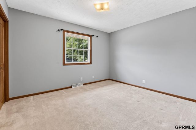 13436 Frances Street, Omaha, NE 68144