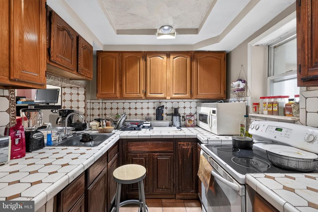 1402 S HANSON ST, PHILADELPHIA, PA 19143 — photo 2