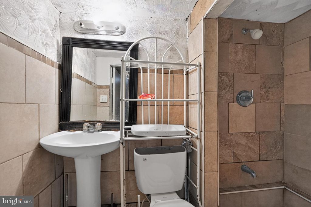 1402 S HANSON ST, PHILADELPHIA, PA 19143 — photo 5