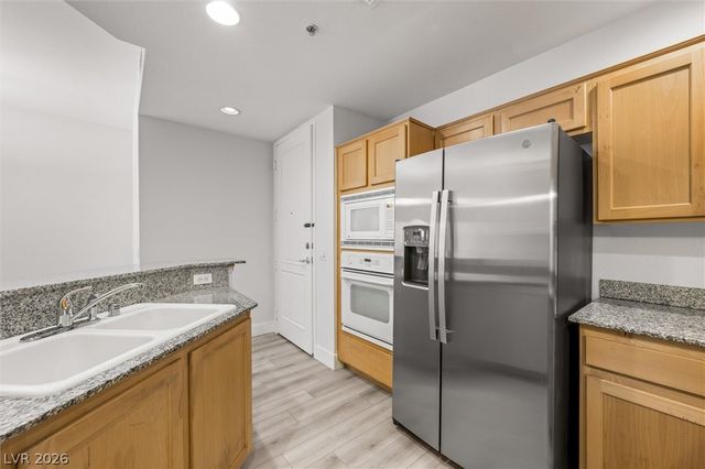 27 East Agate Avenue 409, Las Vegas, NV 89123