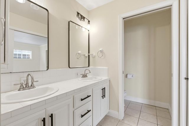 2490 Zinfandel Ln, Turlock, CA 95380