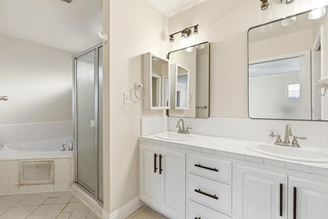 2490 Zinfandel Ln, Turlock, CA 95380