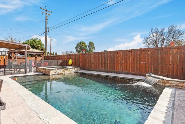 2490 Zinfandel Ln, Turlock, CA 95380