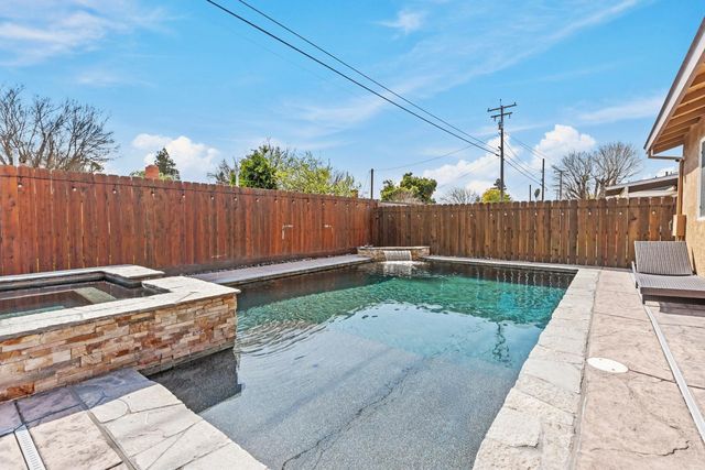 2490 Zinfandel Ln, Turlock, CA 95380