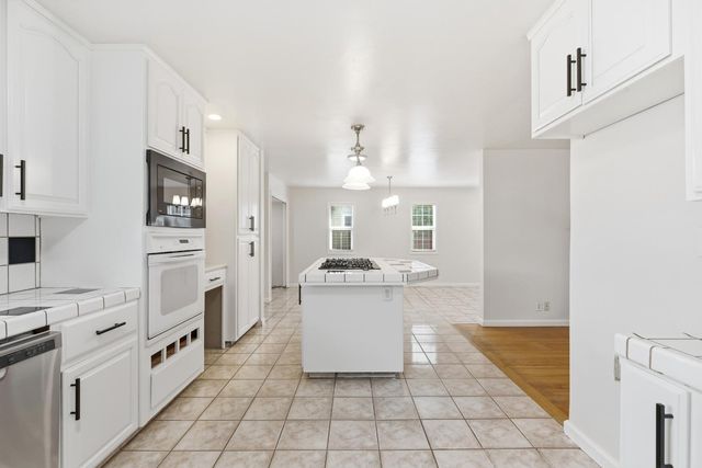 2490 Zinfandel Ln, Turlock, CA 95380