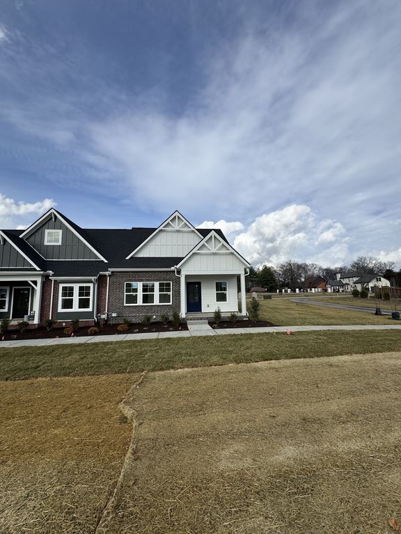 615 Swanston Lane, Gallatin, TN 37066