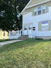 N89W16329 Cleveland AVENUE, Menomonee Falls, WI 53051