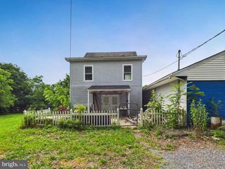 5714 JONESTOWN RD, Harrisburg, PA 17112