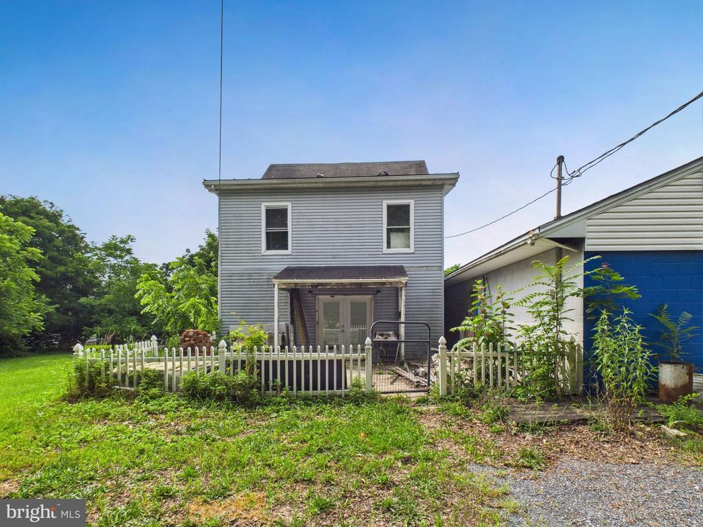 5714 JONESTOWN RD, Harrisburg, PA 17112
