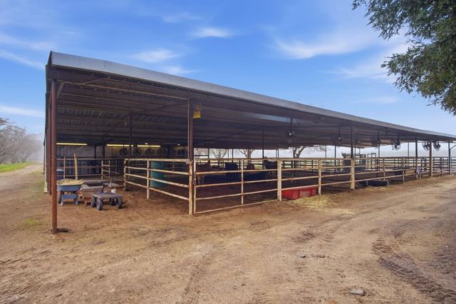 5460 Kilroy Rd, Hilmar, CA 95324