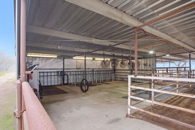 5460 Kilroy Rd, Hilmar, CA 95324