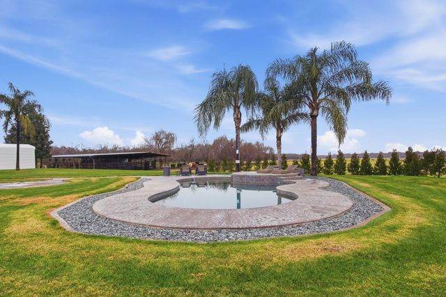 5460 Kilroy Rd, Hilmar, CA 95324