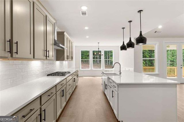 8350 Creekside Overlook Drive, Gainesville, GA 30506