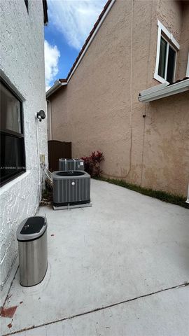 13267 SW 9th Ln, Miami, FL 33184