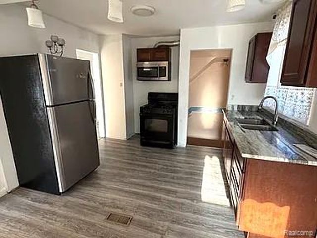 6730 Archdale Street, Detroit, MI 48228