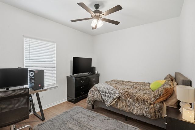 304 W Greenwood Avenue, Bowie, TX 76230