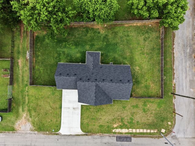 304 W Greenwood Avenue, Bowie, TX 76230