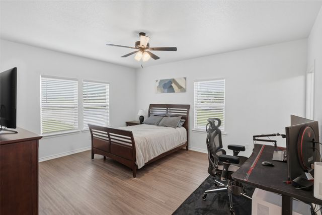 304 W Greenwood Avenue, Bowie, TX 76230