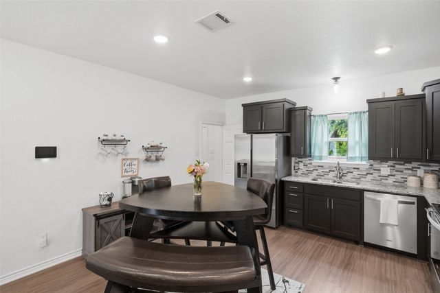 304 W Greenwood Avenue, Bowie, TX 76230