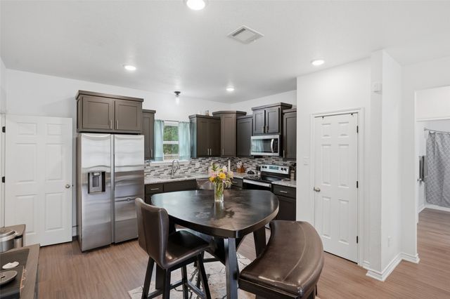 304 W Greenwood Avenue, Bowie, TX 76230