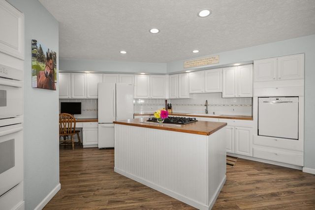 8711 S Cedar Rd, Spokane, WA 99224