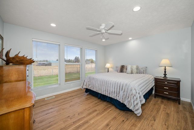 8711 S Cedar Rd, Spokane, WA 99224