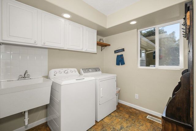 8711 S Cedar Rd, Spokane, WA 99224