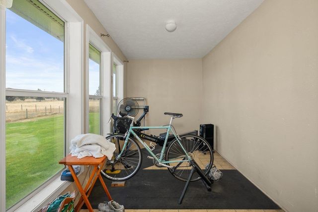 8711 S Cedar Rd, Spokane, WA 99224