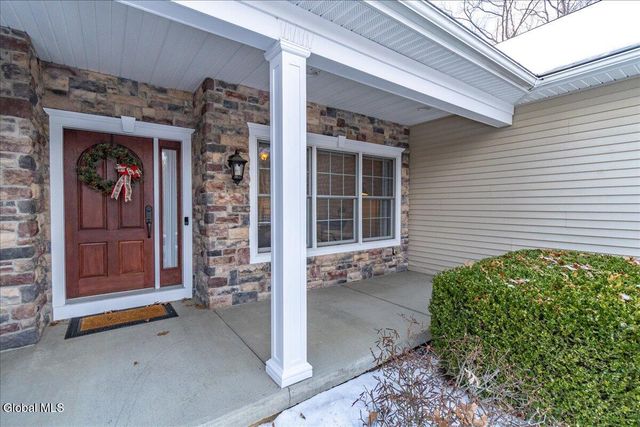 21 Wesley Court, Halfmoon, NY 12188