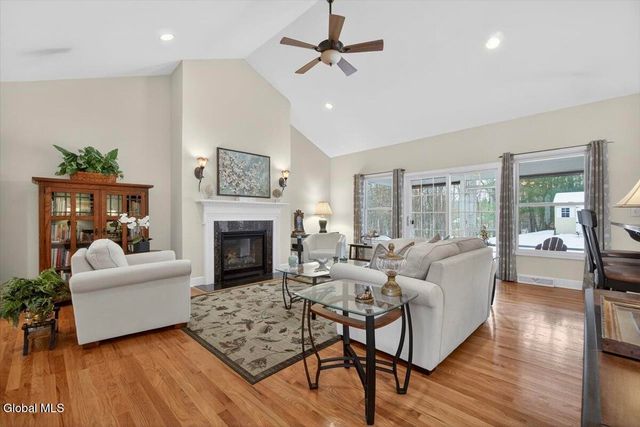 21 Wesley Court, Halfmoon, NY 12188