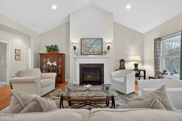 21 Wesley Court, Halfmoon, NY 12188