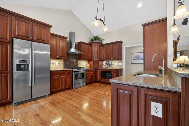 21 Wesley Court, Halfmoon, NY 12188