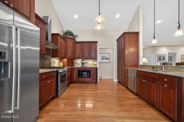 21 Wesley Court, Halfmoon, NY 12188