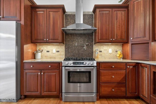 21 Wesley Court, Halfmoon, NY 12188