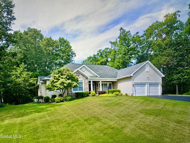 21 Wesley Court, Halfmoon, NY 12188