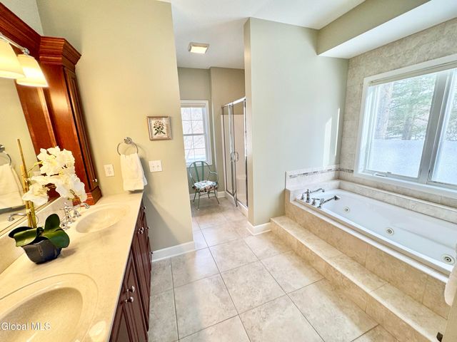 21 Wesley Court, Halfmoon, NY 12188