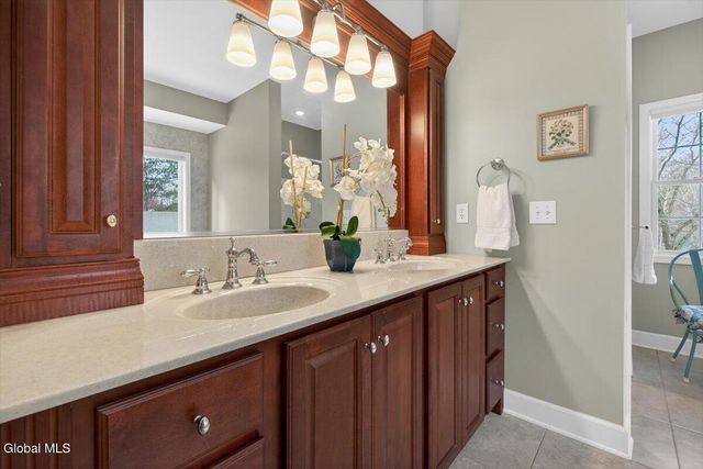 21 Wesley Court, Halfmoon, NY 12188