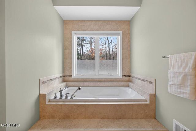 21 Wesley Court, Halfmoon, NY 12188