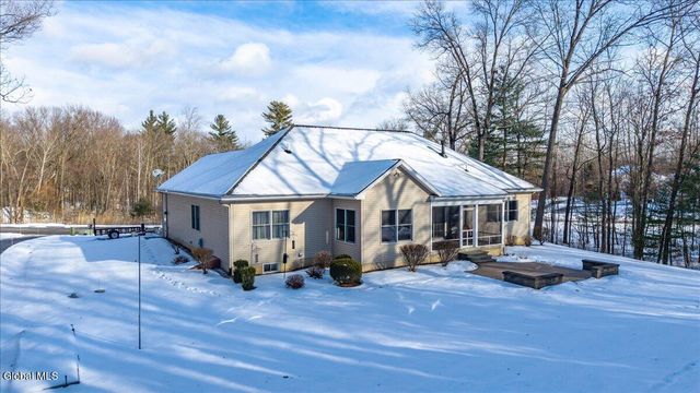 21 Wesley Court, Halfmoon, NY 12188