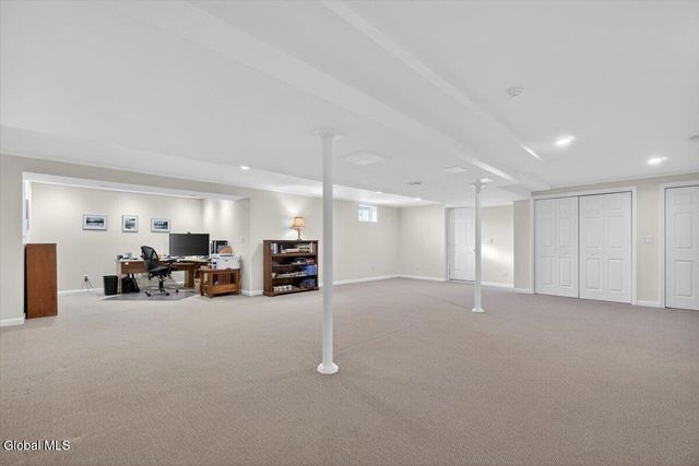 21 Wesley Court, Halfmoon, NY 12188