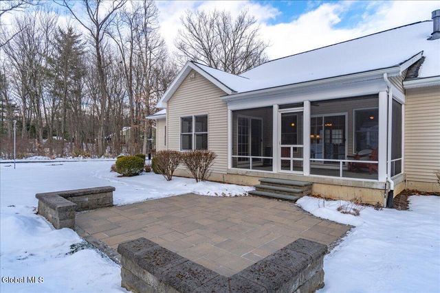 21 Wesley Court, Halfmoon, NY 12188