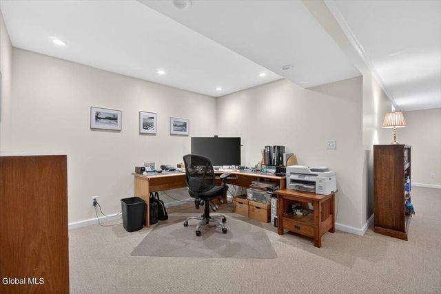 21 Wesley Court, Halfmoon, NY 12188