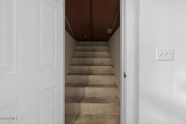 21 Wesley Court, Halfmoon, NY 12188