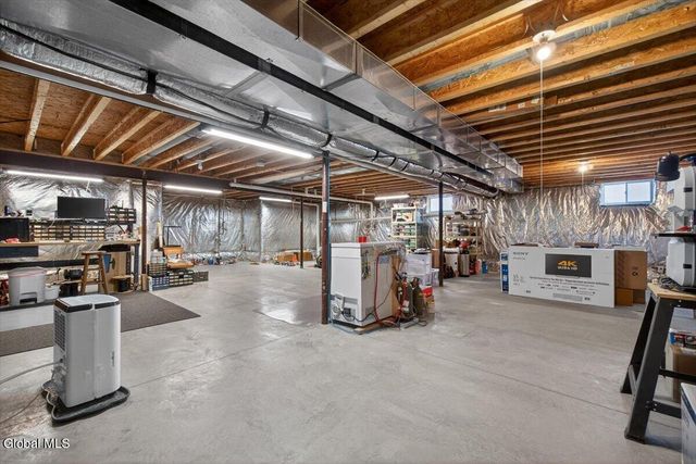 21 Wesley Court, Halfmoon, NY 12188