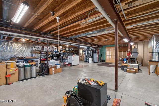 21 Wesley Court, Halfmoon, NY 12188